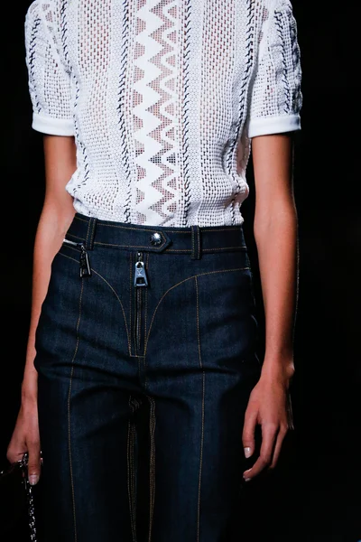 Look 17